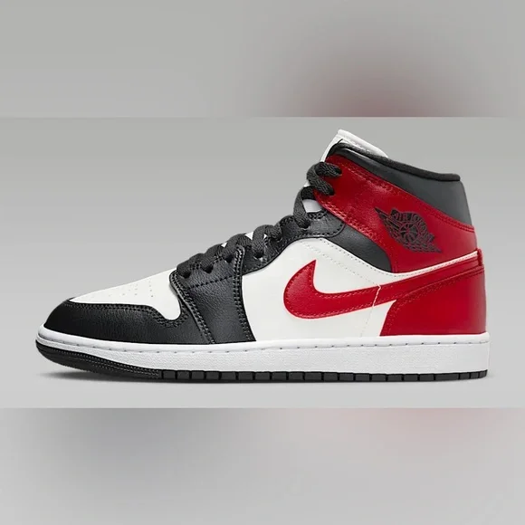 Air Jordan 1 Mid
Women's Shoes size 6.5 - Picture 1 of 3